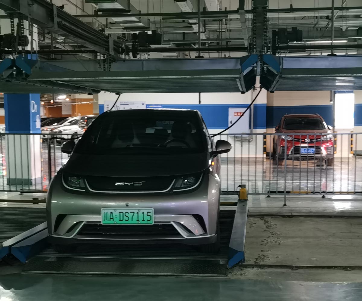 施秉梳齒交換升降橫移停車(chē)庫(kù)